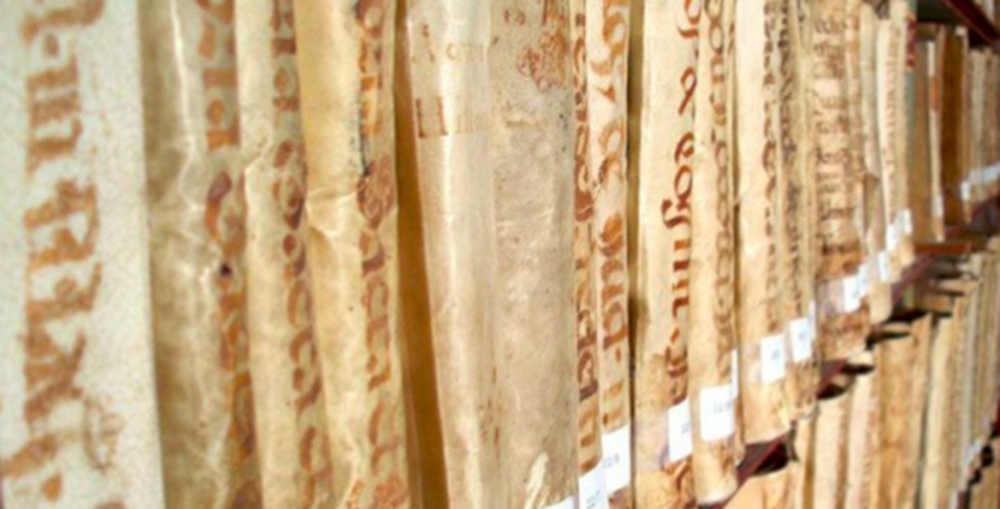 Renovada la colaboración con la Fundación San Millán de la Cogolla para recuperar códices de la Biblioteca del Monasterio de Yuso