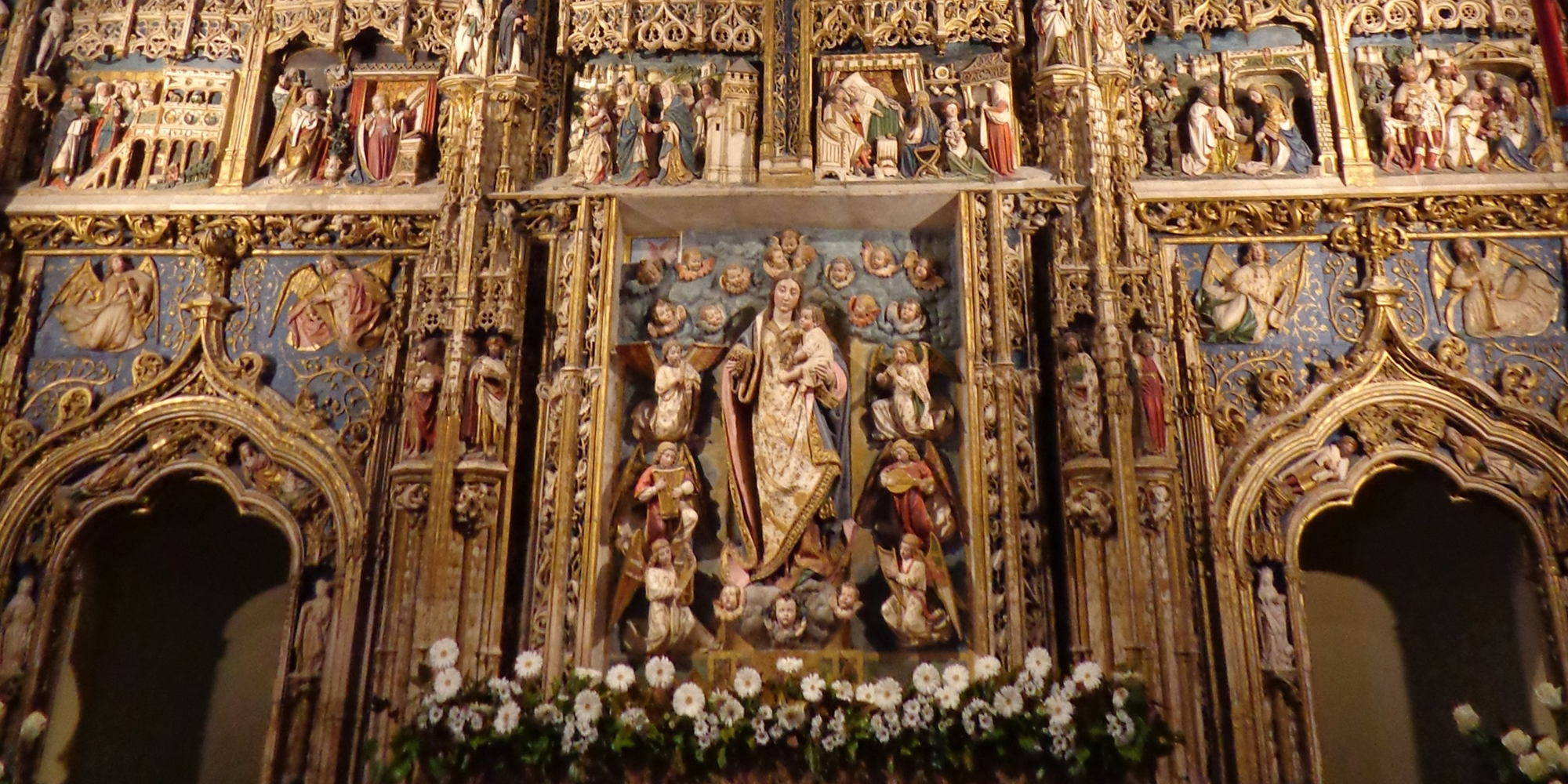 La iglesia del Real Monasterio de Santa María de El Paular estrena nueva iluminación ornamental 