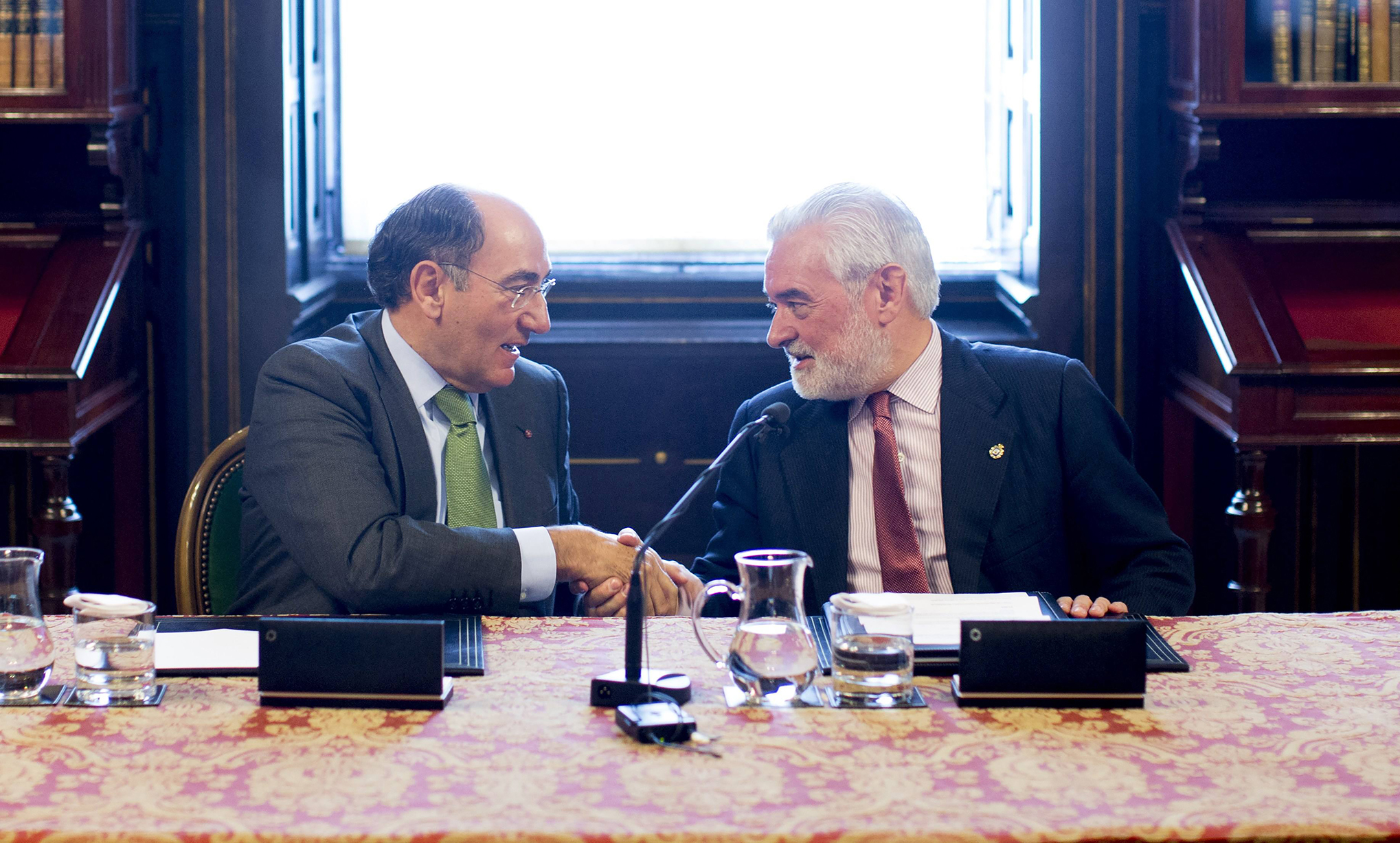 La Fundación pro-RAE e Iberdrola firman un acuerdo para elaborar la planta digital del diccionario de la RAE