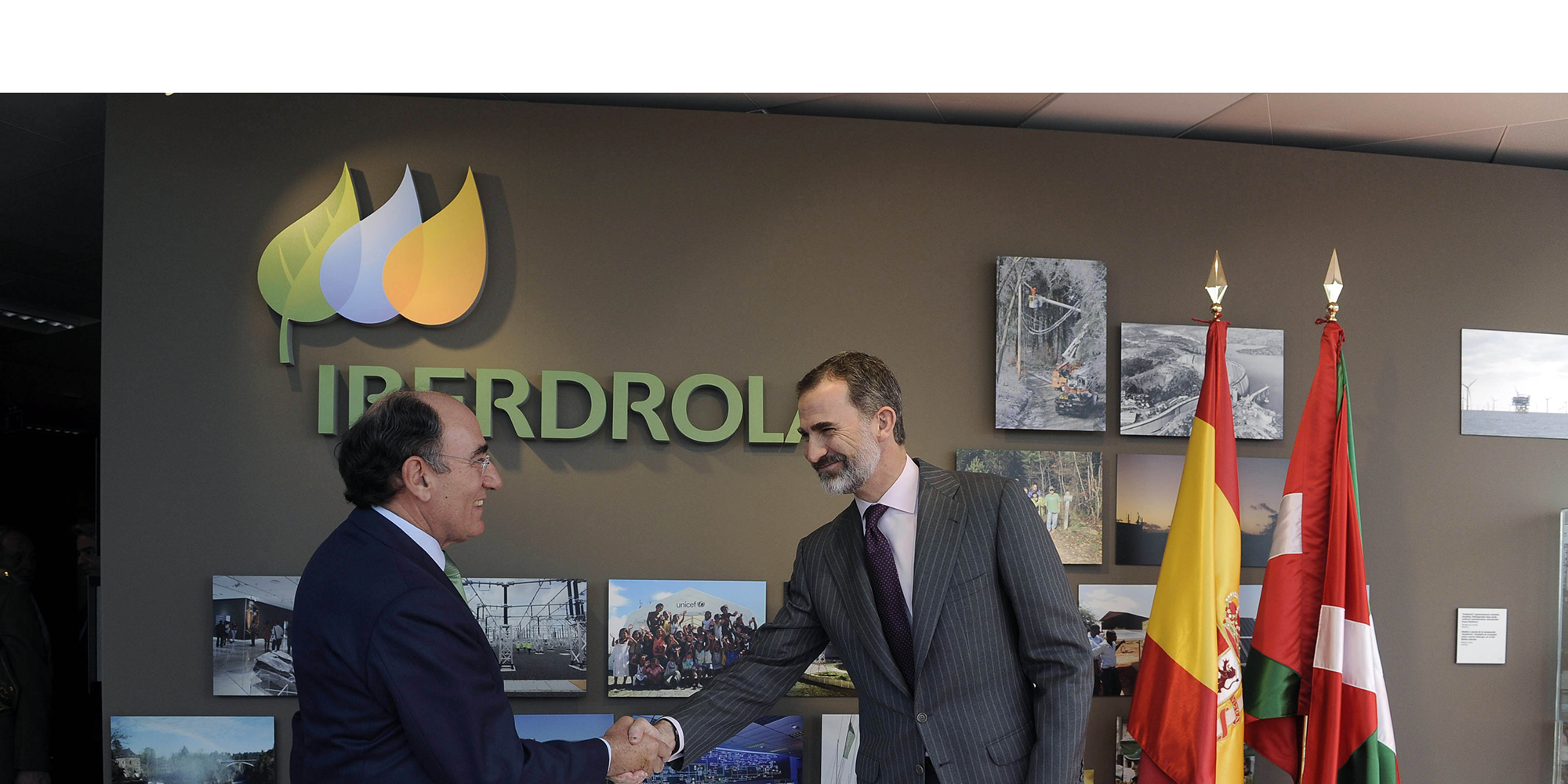 Su Majestad el Rey visita en la Torre Iberdrola la exposición ‘La memoria recobrada. Huellas en la historia de los Estados Unidos’